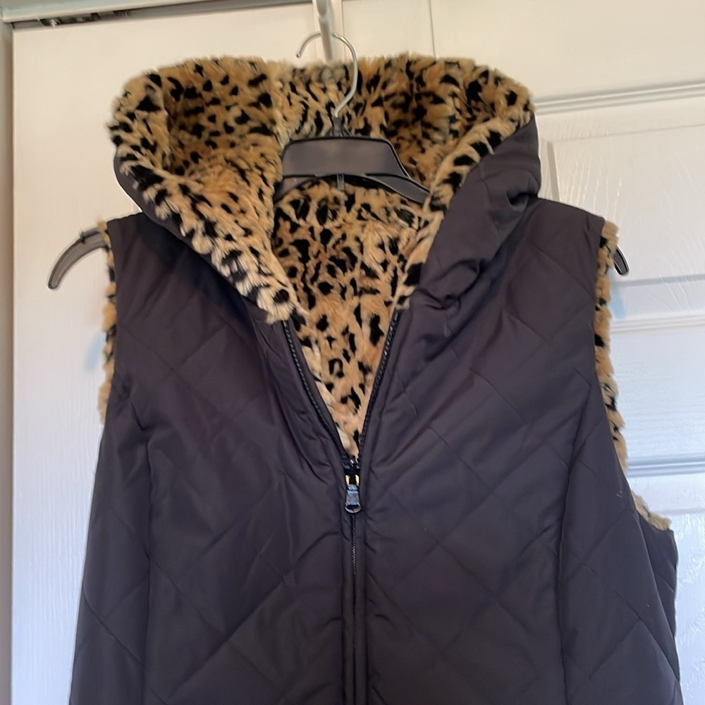 Kristen Blake sz S hooded reversible vest. quilted black/leopard print faux fur